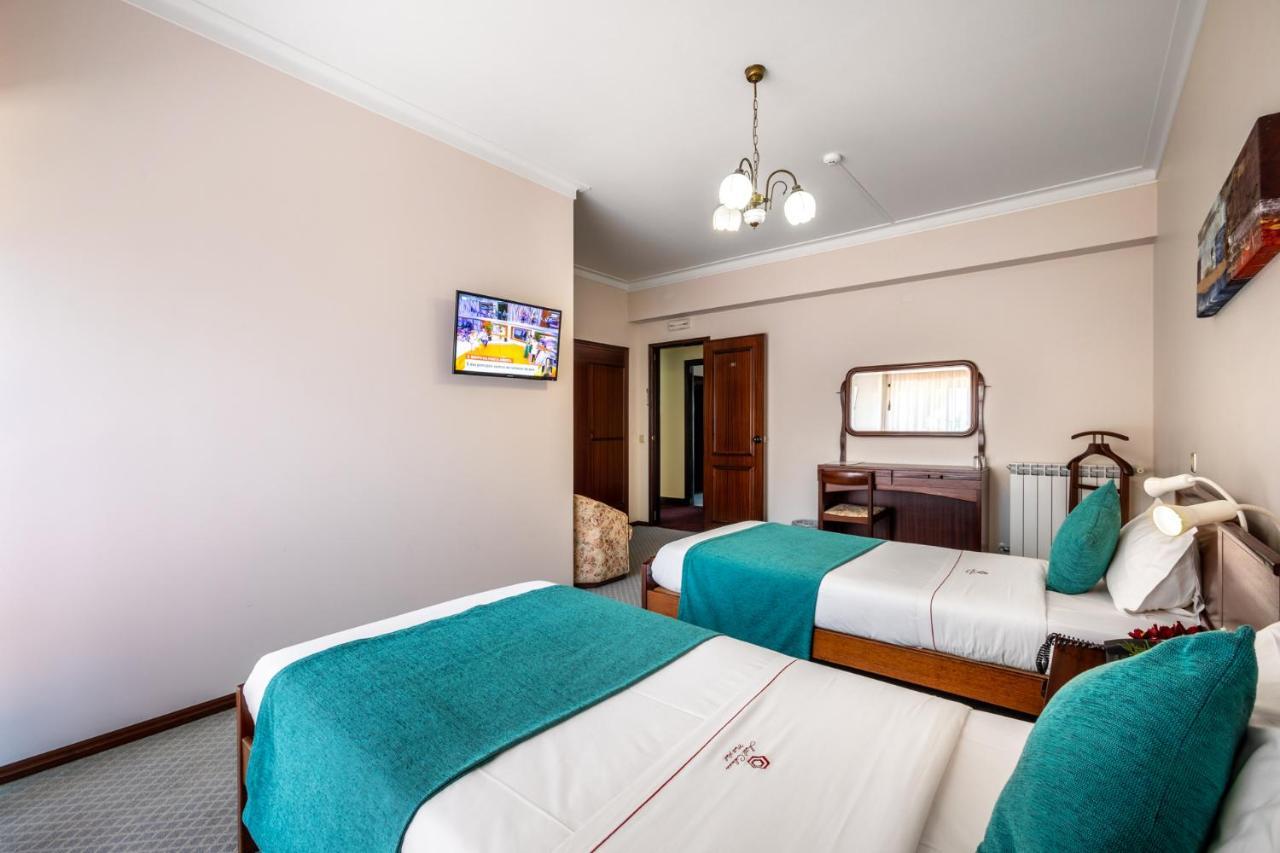 Hotel Colmeia Monte Real Esterno foto