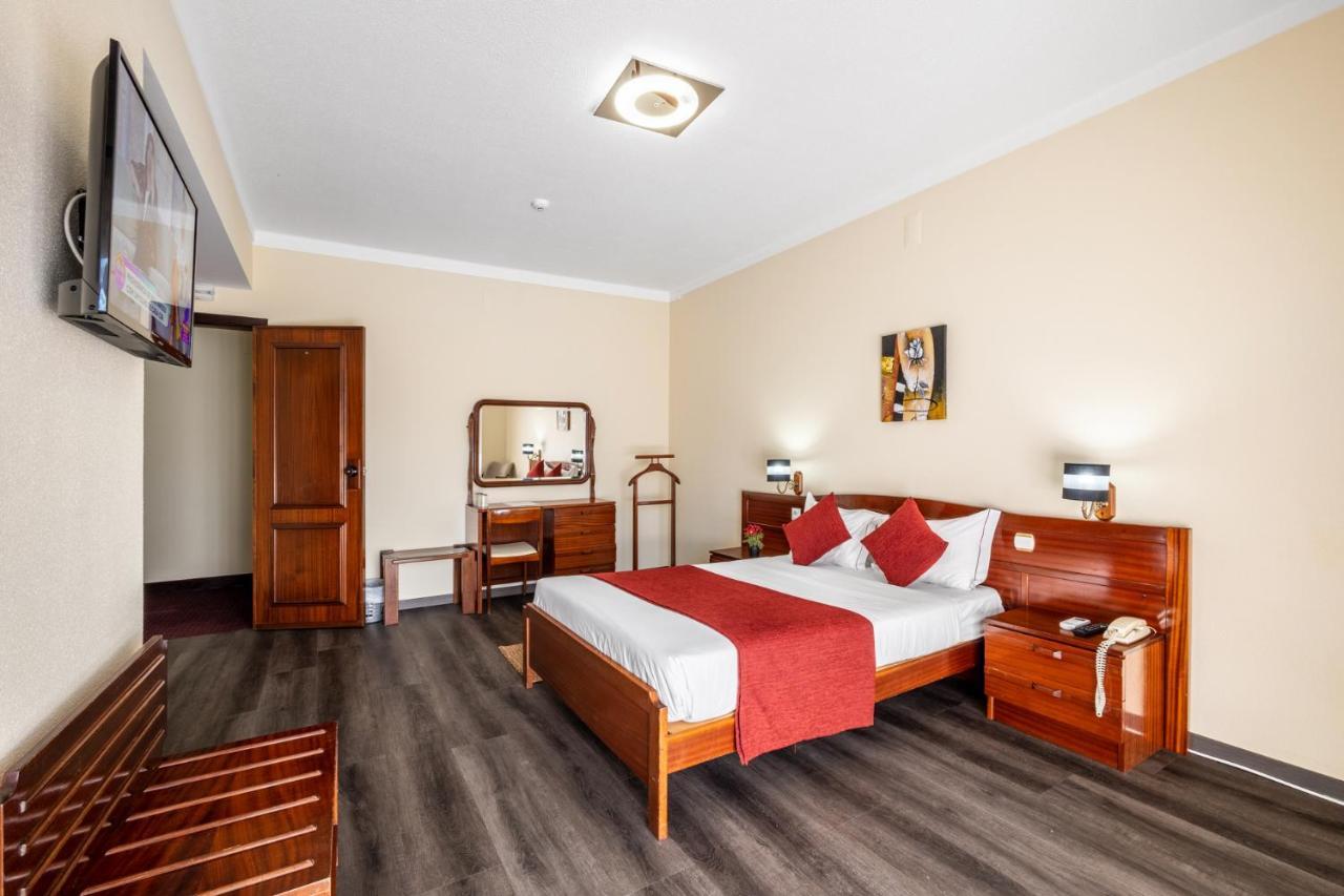 Hotel Colmeia Monte Real Esterno foto